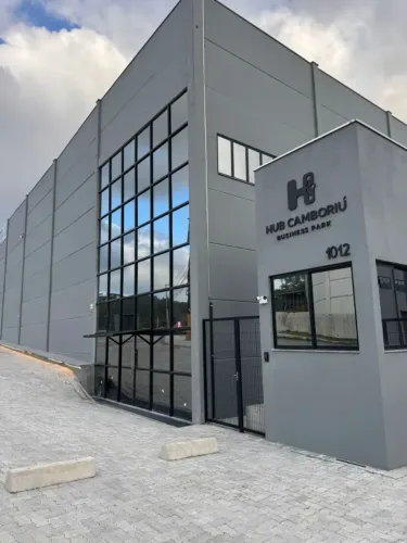 Galpão com 1230 m² para alugar em Camboriú - SC - Hub Camboriú Business Park