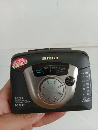walkman aiwa hs-ta273w, rádio am/fm e toca fitas