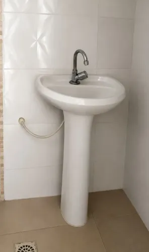 Lavatório Deca com coluna + torneira Deca - branco