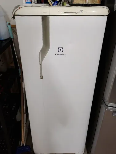 Troco 1cama casal, 1cama solteiro,1 rack, 1 geladeira por algo do meu interesse.