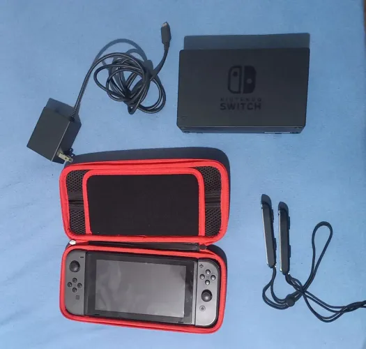 NINTENDO SWITCH DESBLOQUEADO (LER DESCRIÇÃO)