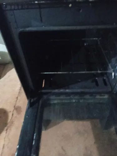 Fogão de 4 bocas elétrico todas as bocas estão funcionando e o forno também no precinho