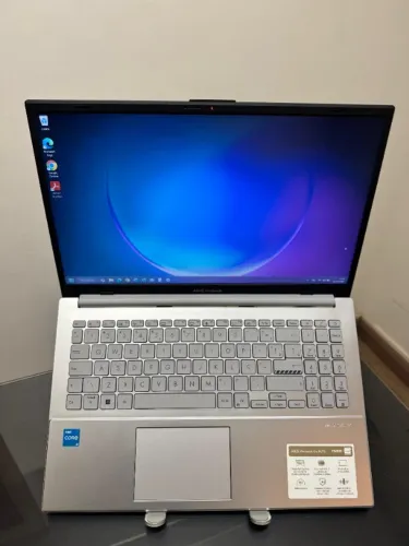 Notebook ASUS VivoBook - i3-12º geração - 4 RAM - SSD 256GB - 15P - Completo