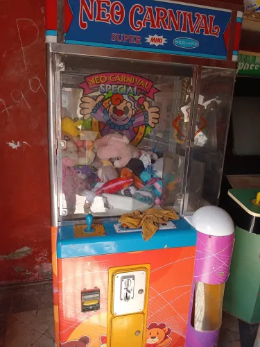 Vendo máquina de urso mais atenção no anúncio 