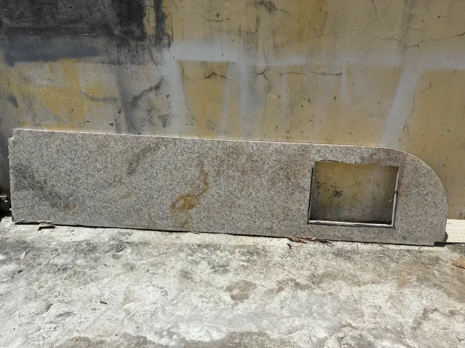 Vendo bancada de 0,55x3,90 mts