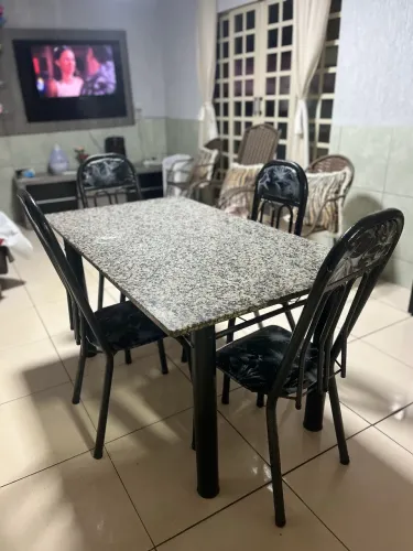 Conjunto Mesa De Pedra Granito Com 4 Cadeiras Estofadas - Perfeito Estado