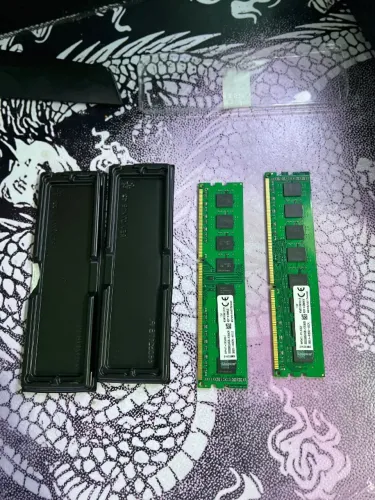 ? **MEMÓRIA RAM DDR3 1600MHz À VENDA** ? ? Memória RAM DDR3 ? Frequência: **1600MHz**
