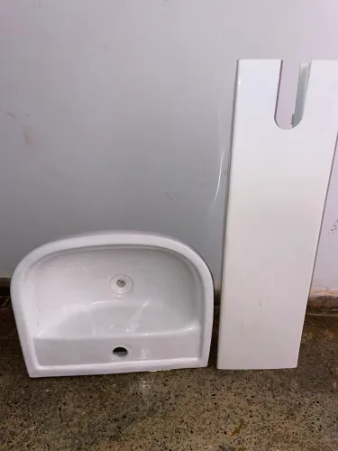 LAVATÓRIO DE BANHEIRO COM COLUNA ?