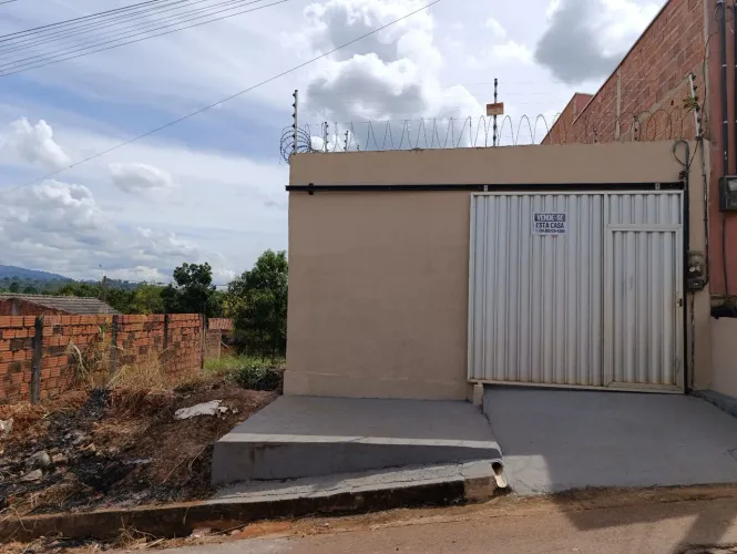 ? CASA + MEIO LOTE | 2 QUARTOS | ESPAÇO PRA DOBRAR DE TAMANHO