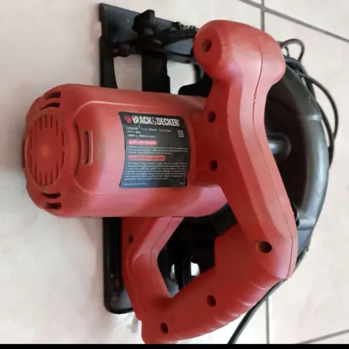 Serra Circular Black&Decker 1400W ( com Defeito precisa de Manutenção )