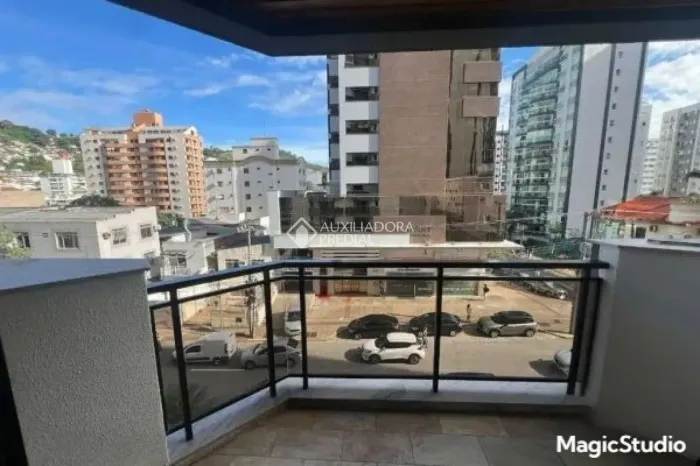 Amplo apartamento de 148m² na Rua Ferreira Lima, ao lado do Hippo!