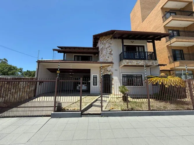 Casa Ampla no Centro de Palhoça para Locação Residencial ou Comercial