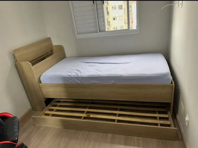 Cama com auxiliar, 3 gavetas e baú