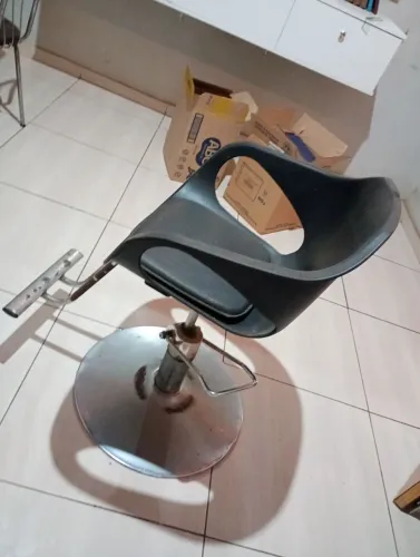 Cadeira de barbeiro kixiki preta. Profissional 