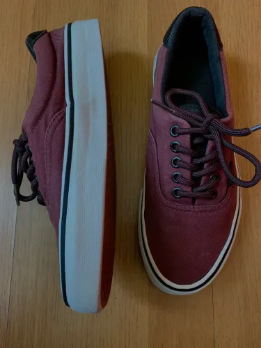 Tênis Vans.