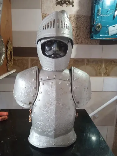 Escultura de metal.