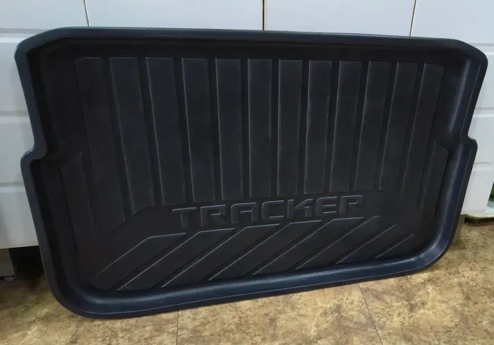 Tapete protetor de porta malas TRACKER