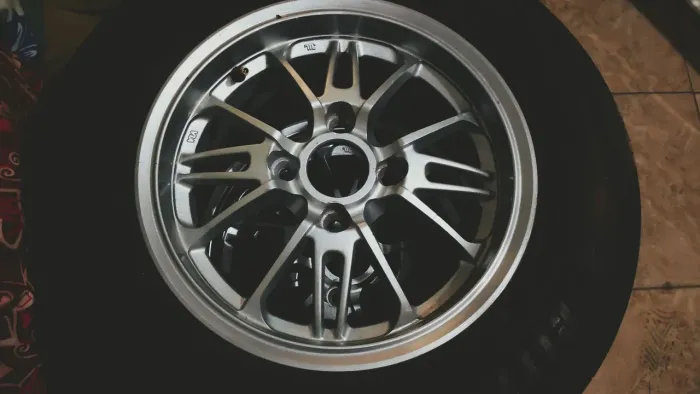 aros/pneus 13