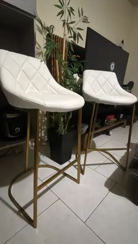 2 banquetas lux courino branca/dourada