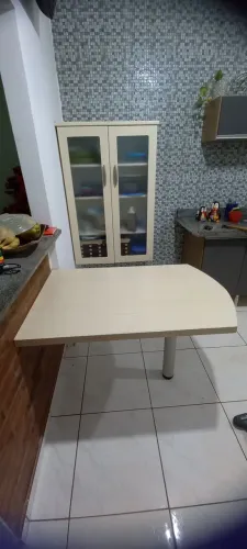 Móveis mesa e cristaleira 