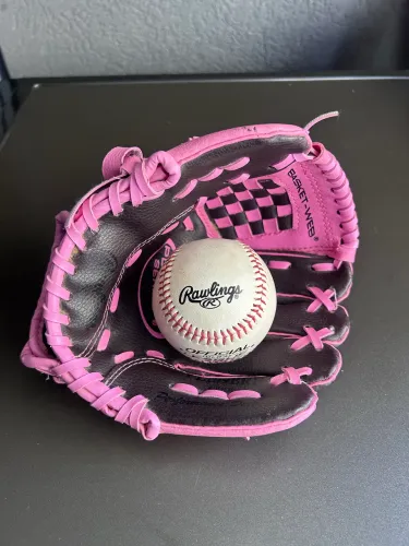 Bola e luva de beisebol