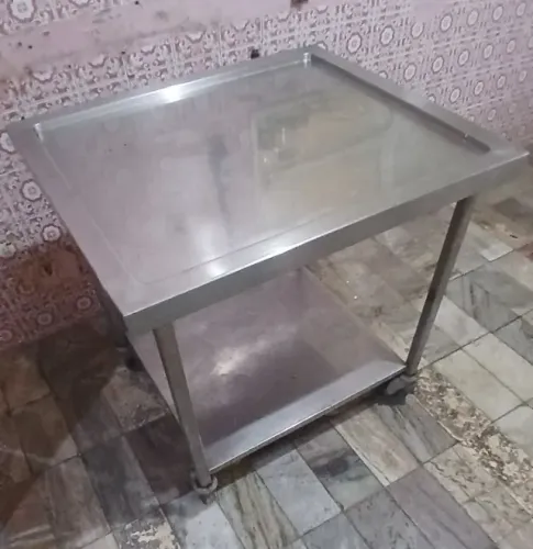 MESA / CARRINHO EM AÇO INOX