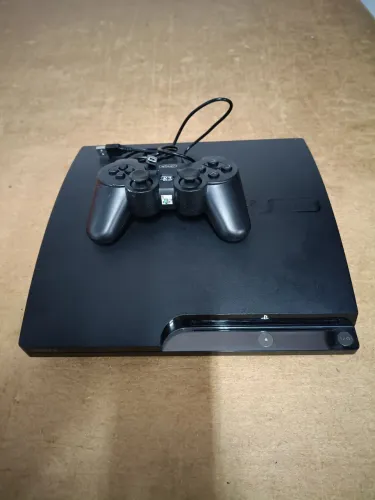 Ps 3 slim com 10 jogos originais , controle só funciona com o fio conectado no ps3,