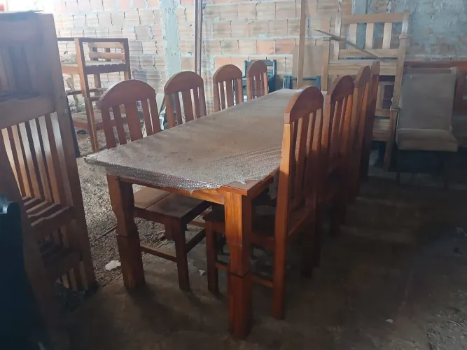 Mesa de jantar grande com 8 cadeiras (1 conjunto da capa pronto nesse valor)