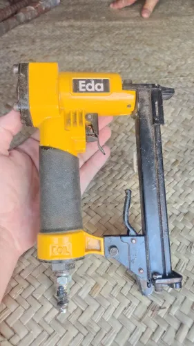 Grampeadora Pneumática
