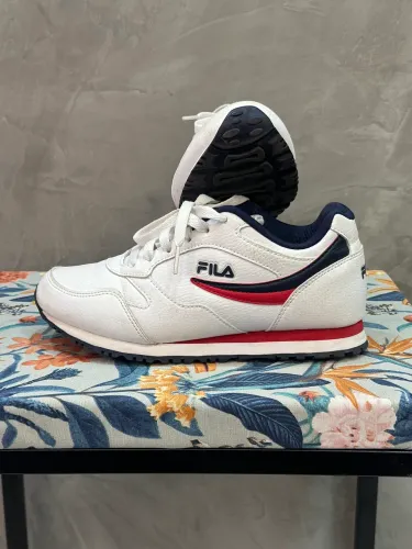Vende se tênis fila original