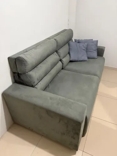 Sofá 4 Lugares Confortável - Ótimo Estado - Pronto para Uso