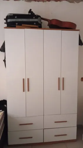 Vendo cama, armário, rack e guarda roupa
