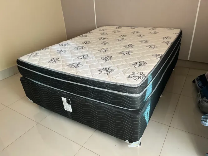 Cama box com colchão casal Ortobom. Semi Novo 