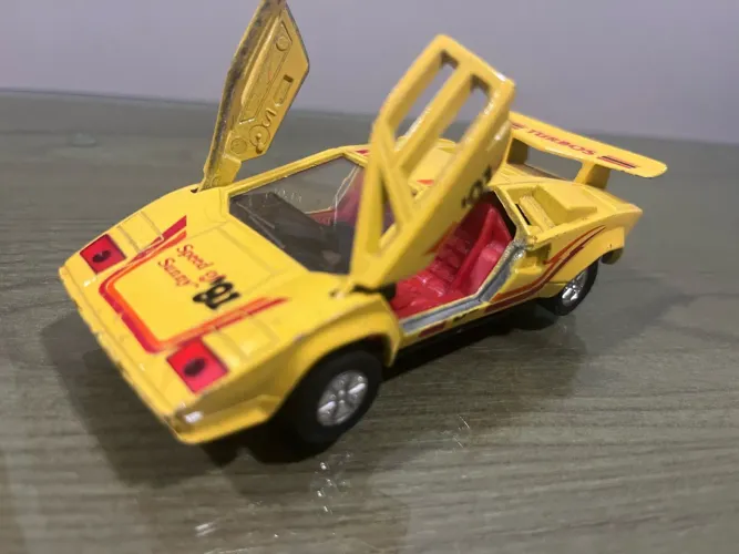 Miniatura de metal antiga!
