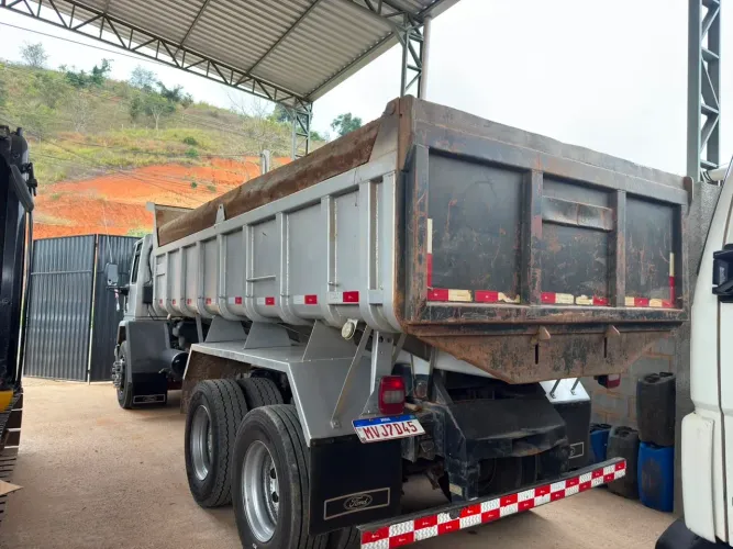 Vendo Ford cargo 2422 sem detalhe 