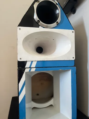 Vendo caixa de médio e corneta
