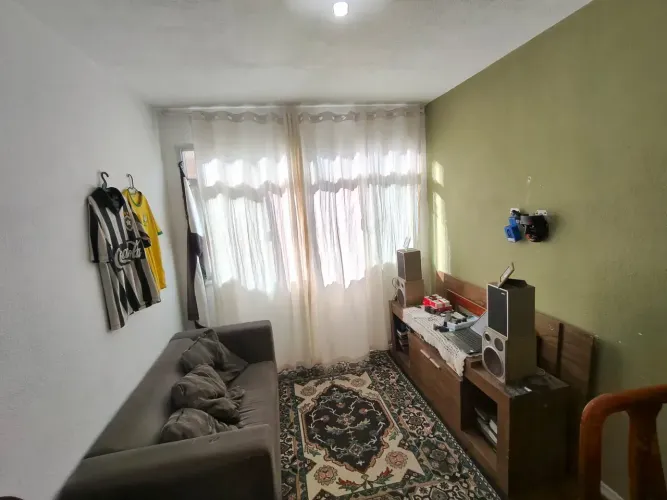 Apartamento de 2 Quartos para Locação na Rua Pereira da Silva Laranjeiras | Vista para o