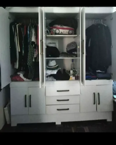 Guarda roupa 10 portas e 3 gavetas (bem dividido)
