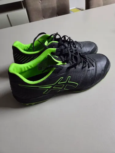 Chuteira Asics Society