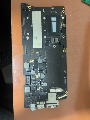 Placa Mãe Logic Board MacBook Pro Retina 13" A1502 (2015) - i5 / 8GB