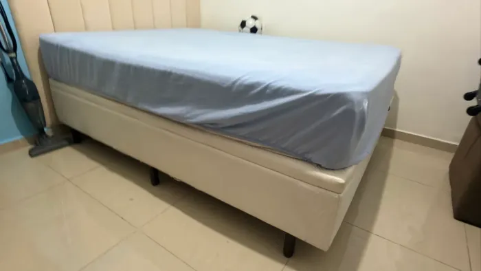 Vende colchão + box baú usado 