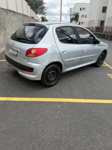 Peugeot 207 XR 1.4 Flex 8V 5P 2010