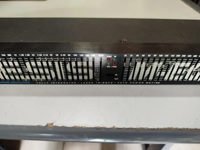 (EQUALIZADOR PROFISSIONAL ALESIS M-EQ-230 C/FONTE ORIGINAL)