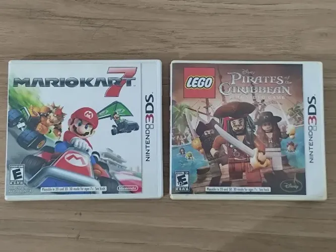2 Jogos de 3DS completos - Mario Kart 7 e LEGO Pirates of the Caribbean