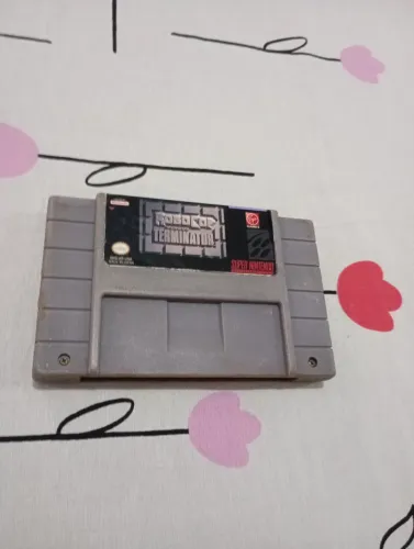 3 cartuchos de SNES 1. FIFA Original e 2. NBA paralelo e 3. Robocop paralelo