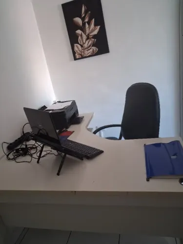 Mesa de escritorio + cadeira