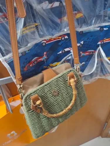 bolsa média com alça estilo bambu e material trancado da bolsa , nova