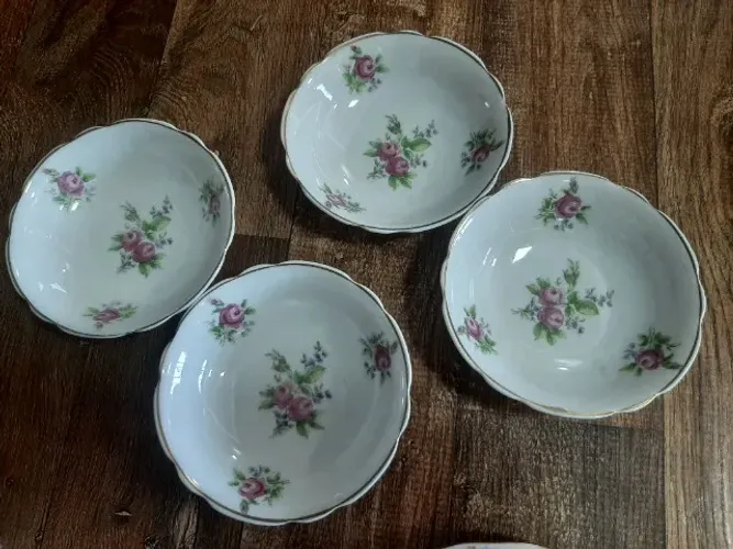 Conjunto 4 Antigas Tigelas Sobremesa Porcelana Real 12cm (diâmetro)-Ótima conservação