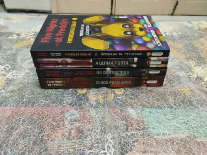Coleção de livros Five Nights at Freddy's - Scott Cawthon