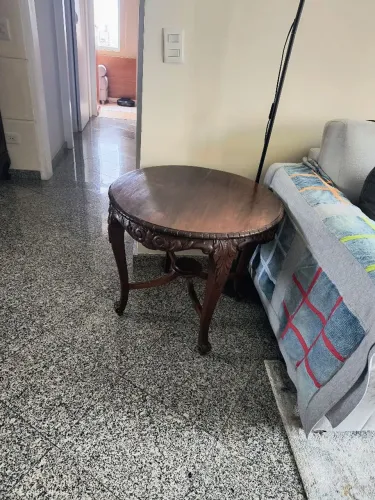 Mesa lateral em madeira